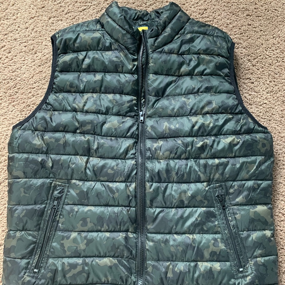 Men’s Aeropostale Camo Vest